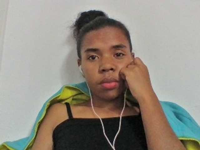 Emelie1a live cam on BongaCams