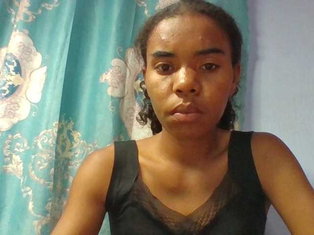 Emelie1a live cam on BongaCams