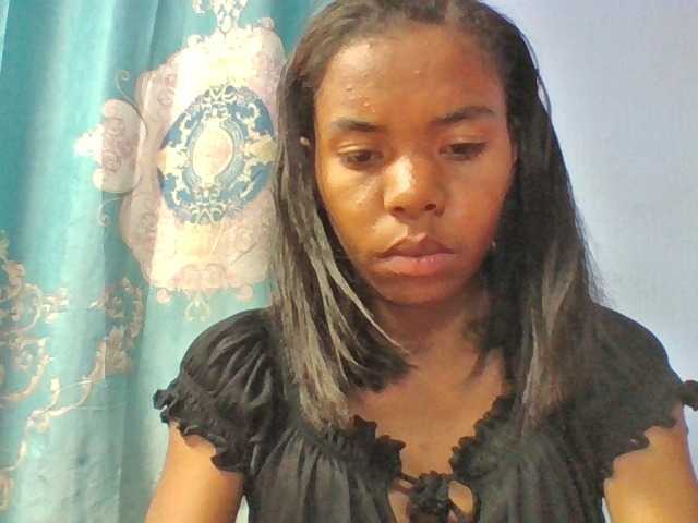 Emelie1a live cam on BongaCams