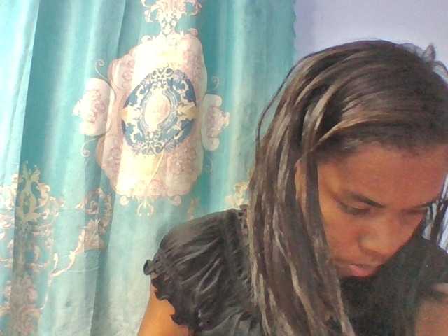Emelie1a live cam on BongaCams