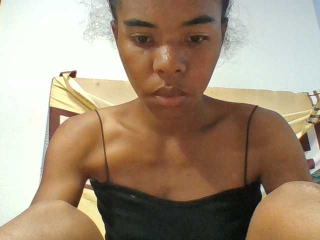 Emelie1a live cam on BongaCams