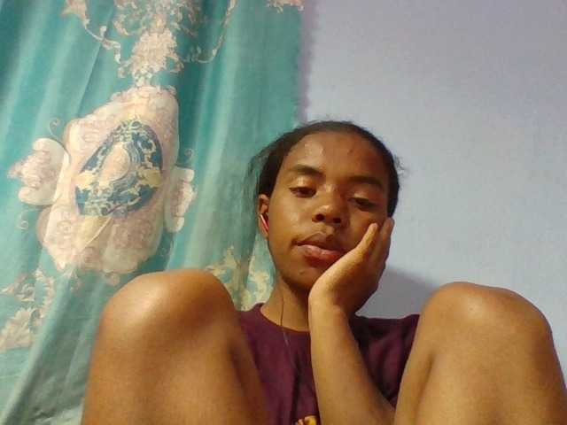 Emelie1a live cam on BongaCams