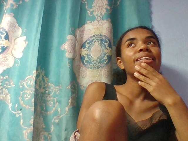 Emelie1a live cam on BongaCams