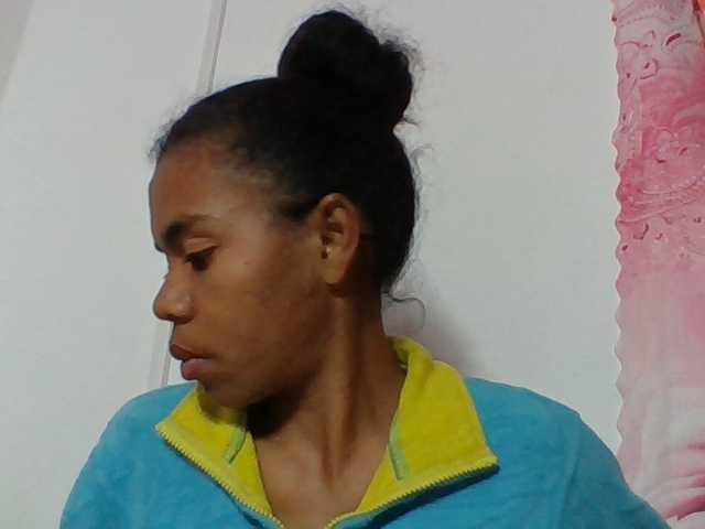 Emelie1a live cam on BongaCams