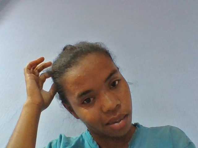 Emelie1a live cam on BongaCams