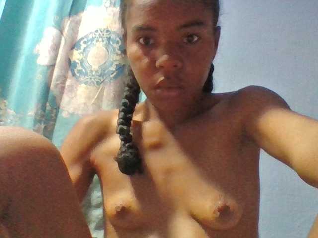 Emelie1a live cam on BongaCams