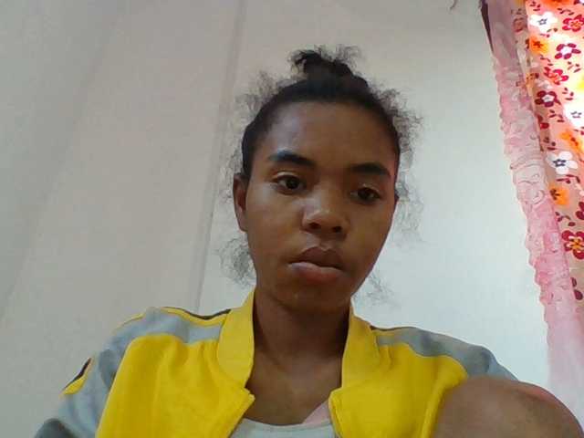 Emelie1a live cam on BongaCams