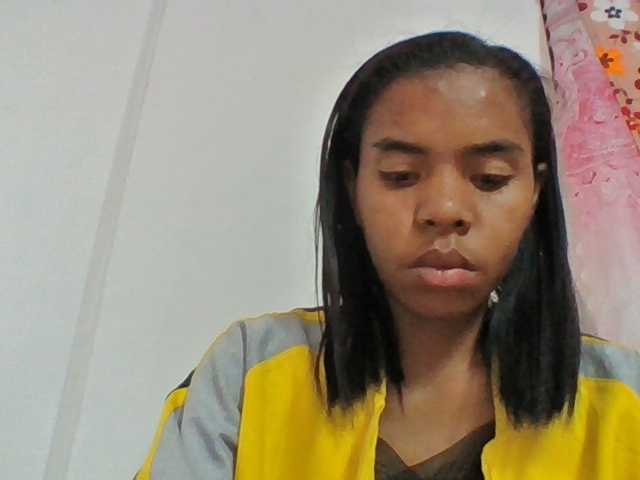 Emelie1a live cam on BongaCams