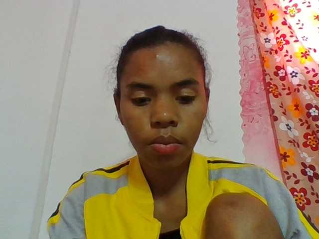 Emelie1a live cam on BongaCams