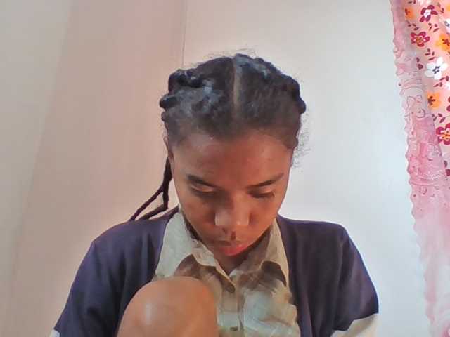 Emelie1a live cam on BongaCams