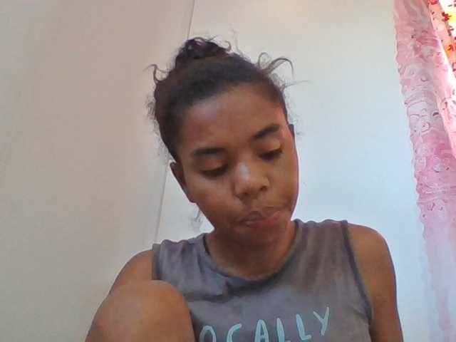 Emelie1a live cam on BongaCams