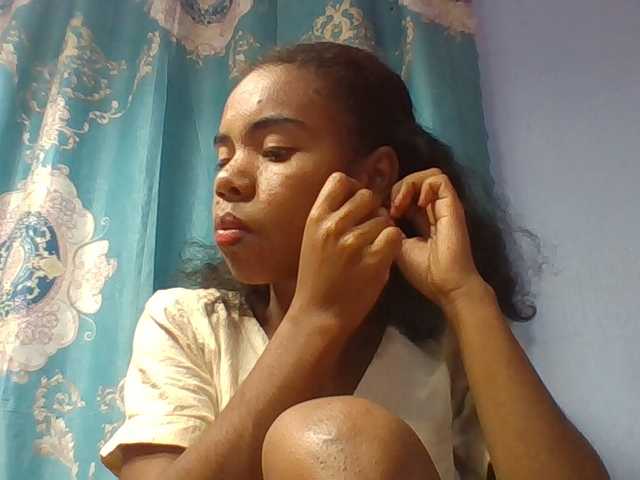 Emelie1a live cam on BongaCams