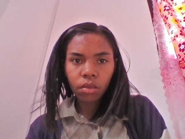 Emelie1a live cam on BongaCams