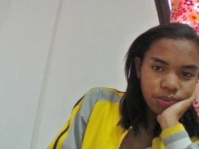 Emelie1a live cam on BongaCams