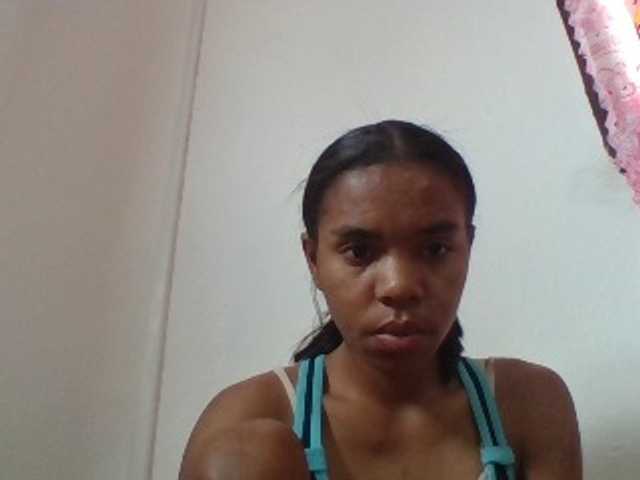 Emelie1a live cam on BongaCams