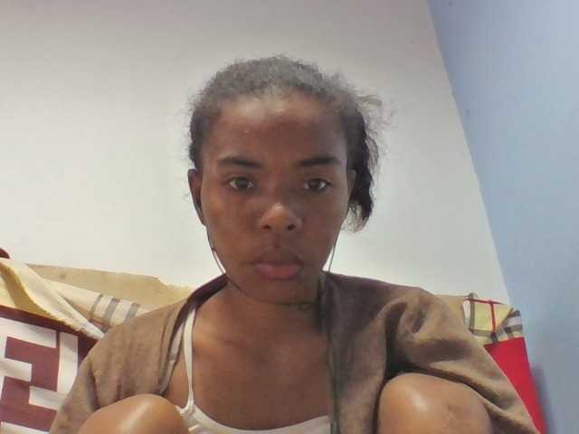 Emelie1a live cam on BongaCams