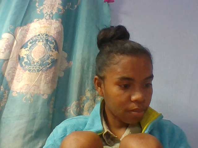 Emelie1a live cam on BongaCams
