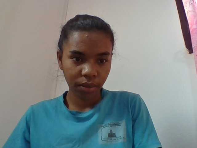Emelie1a live cam on BongaCams