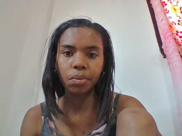 Emelie1a live cam on BongaCams