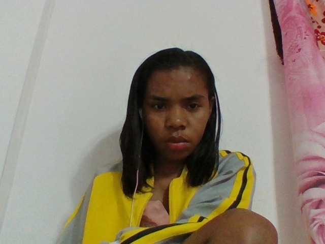 Emelie1a live cam on BongaCams