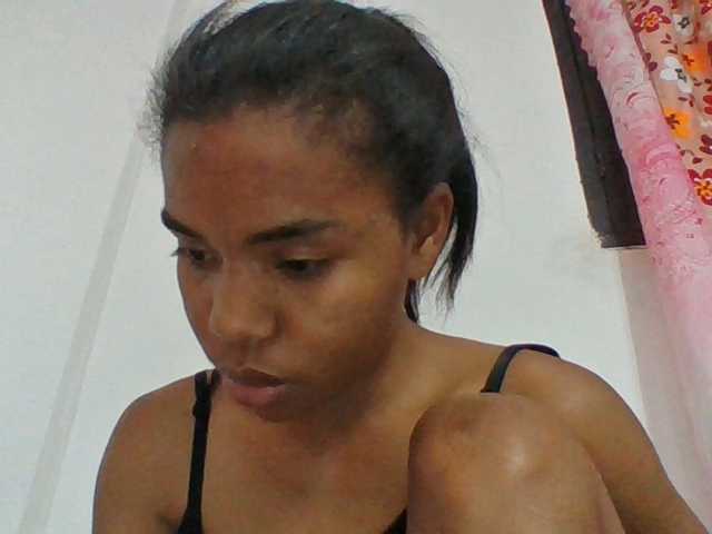 Emelie1a live cam on BongaCams