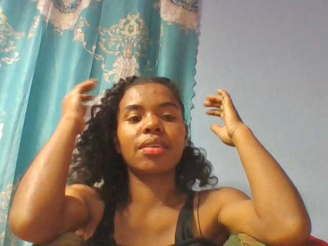 Emelie1a live cam on BongaCams