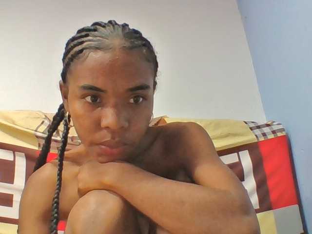 Emelie1a live cam on BongaCams