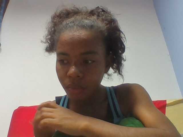Emelie1a live cam on BongaCams