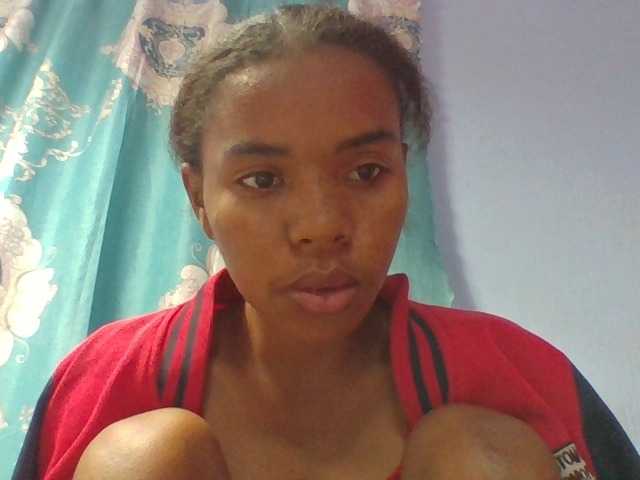 Emelie1a live cam on BongaCams
