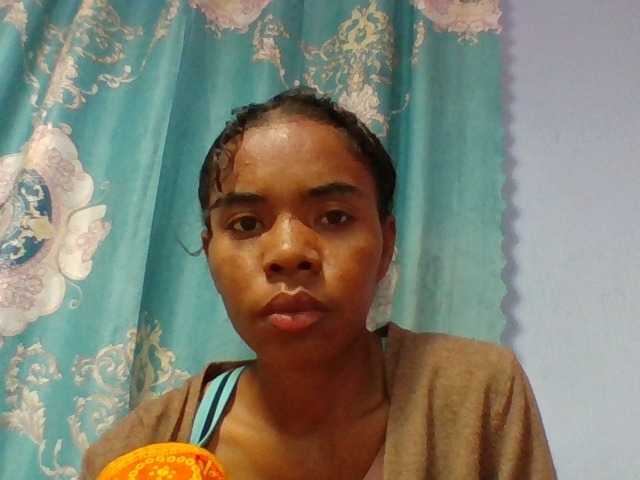 Emelie1a live cam on BongaCams