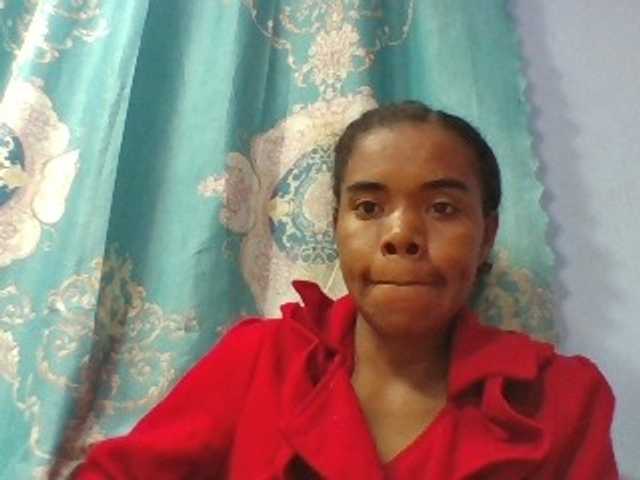 Emelie1a live cam on BongaCams