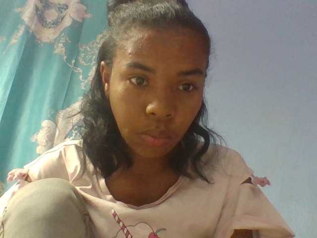 Emelie1a live cam on BongaCams