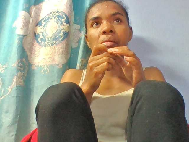 Emelie1a live cam on BongaCams