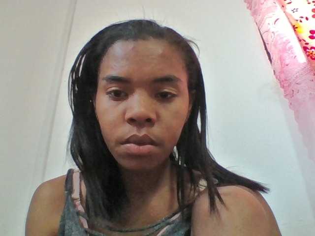 Emelie1a live cam on BongaCams