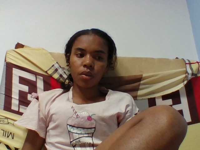 Emelie1a live cam on BongaCams