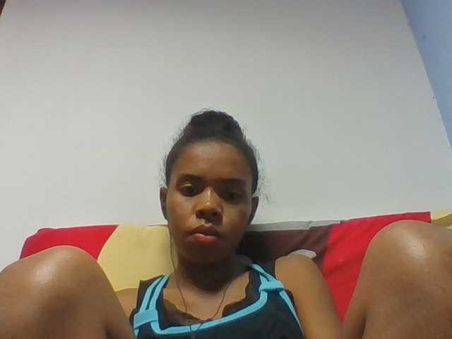 Emelie1a live cam on BongaCams