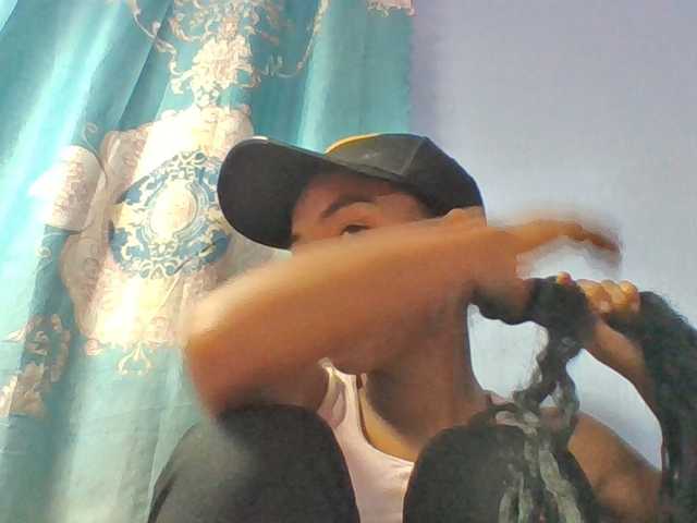Emelie1a live cam on BongaCams