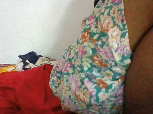 Emelie1a live cam on BongaCams