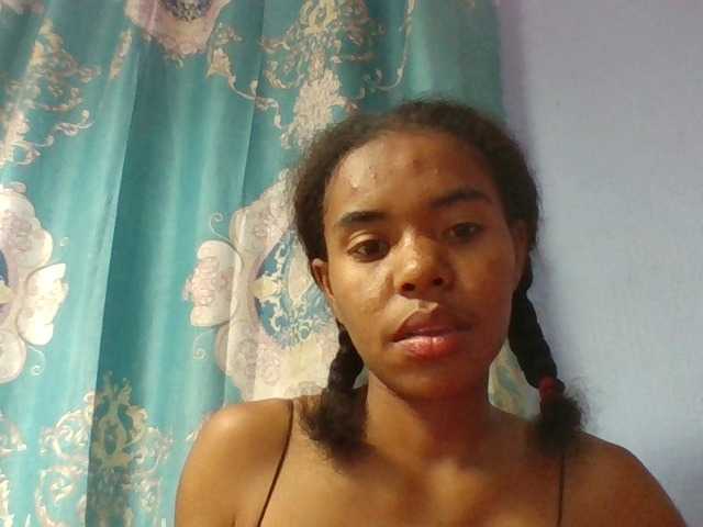 Emelie1a live cam on BongaCams