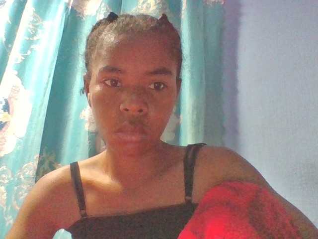 Emelie1a live cam on BongaCams