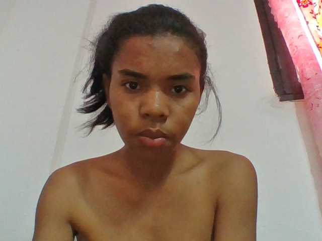 Emelie1a live cam on BongaCams