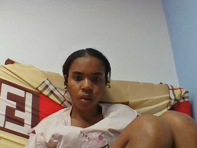 Emelie1a live cam on BongaCams