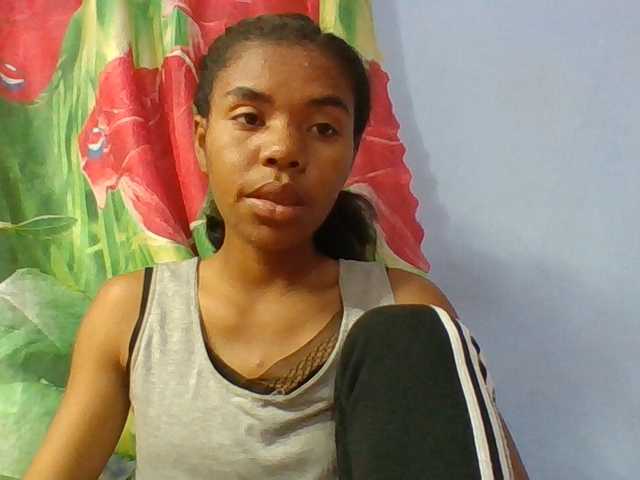Emelie1a live cam on BongaCams