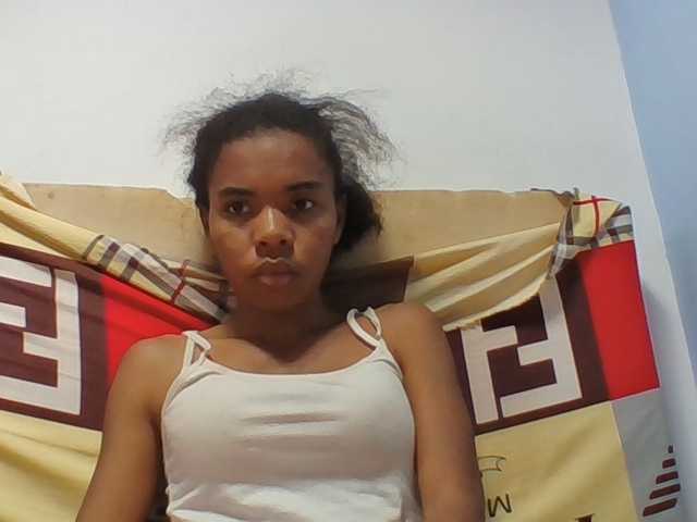 Emelie1a live cam on BongaCams
