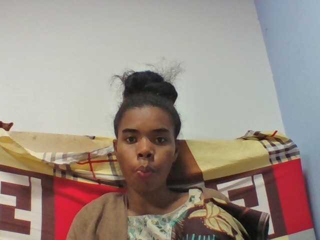 Emelie1a live cam on BongaCams