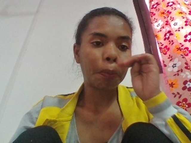 Emelie1a live cam on BongaCams