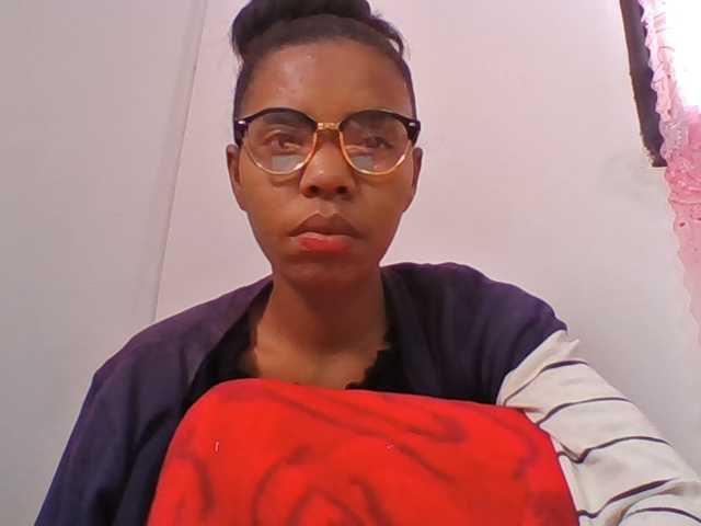 Emelie1a live cam on BongaCams