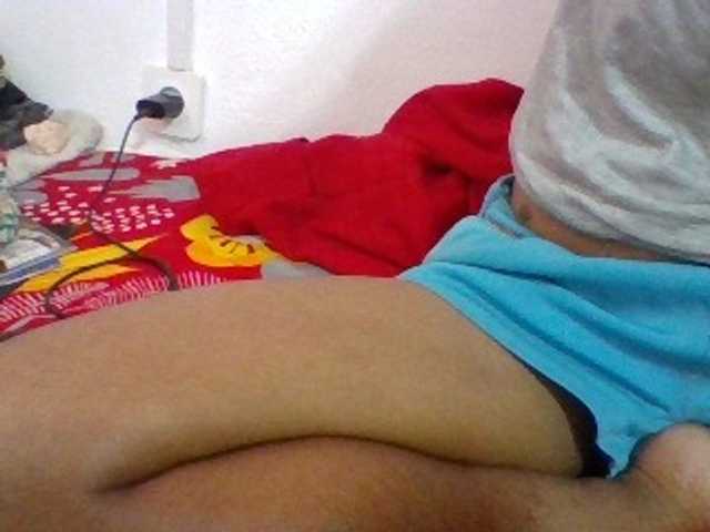 Emelie1a live cam on BongaCams