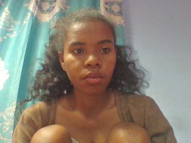 Emelie1a live cam on BongaCams