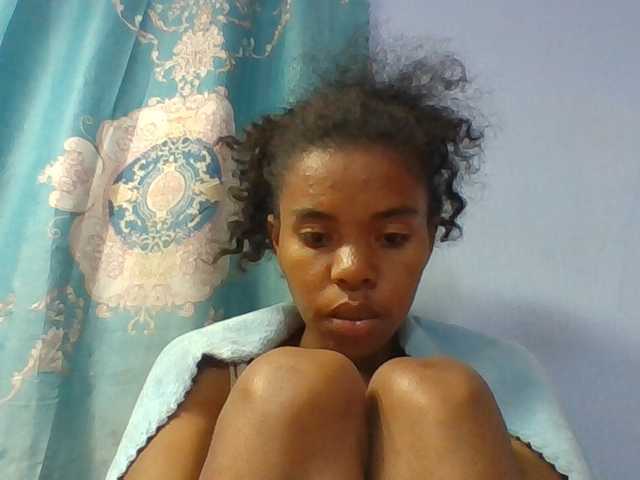Emelie1a live cam on BongaCams